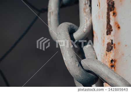 old iron chain close up old iron chain close up 142805643