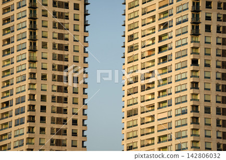 Twin Residential Skyscrapers at Golden Hour in Puerto Madero Twin Residential Skyscrapers at Golden Hour in Puerto Madero 142806032
