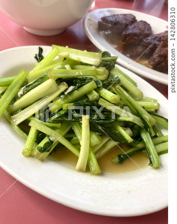 Stir-fried vegetables Stir-fried vegetables 142806310