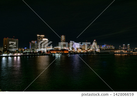 Night view of Minato Mirai seen from the large pier Night view of Minato Mirai seen from the large pier 142806659