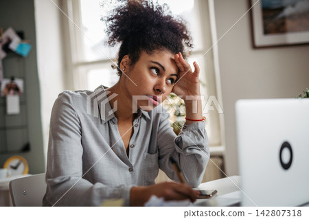 Student feeling under pressure, having no answear. Student feeling under pressure, having no answear. 142807318