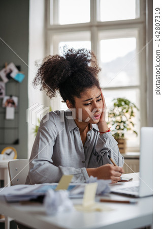 Student feeling under pressure, having no answear. Student feeling under pressure, having no answear. 142807319