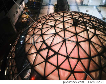 Glass dome, building 142808239