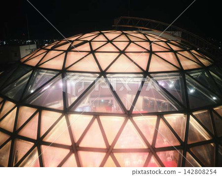 Glass dome, building 142808254
