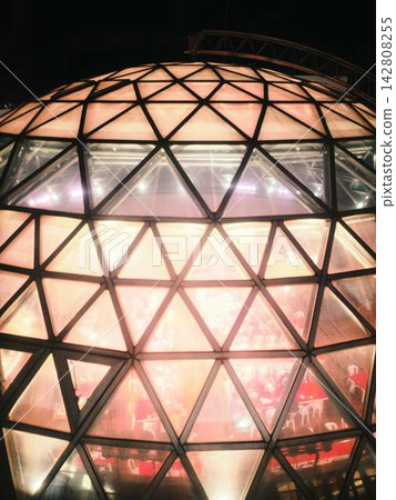 Glass dome, building 142808255