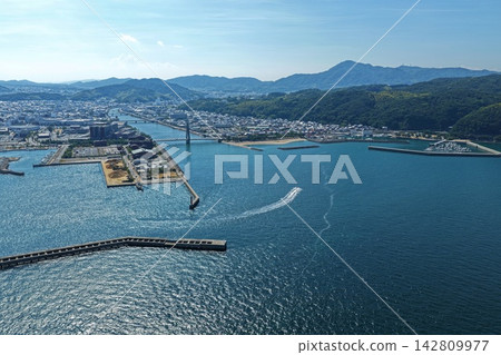 Aerial photographs capturing the coastline, harbor, and cable-stayed bridge of Sumoto City, Hyogo Prefecture. Aerial photographs capturing the coastline, harbor, and cable-stayed bridge of Sumoto City, Hyogo Prefecture. 142809977