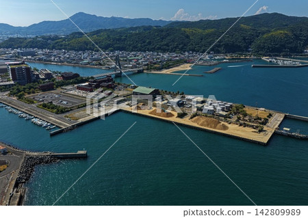 Aerial photograph capturing the port and coastal urban area of Sumoto City, Hyogo Prefecture. Aerial photograph capturing the port and coastal urban area of Sumoto City, Hyogo Prefecture. 142809989
