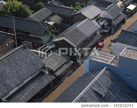 An aerial photograph capturing the townscape of Mima City, Tokushima Prefecture, with its rows of tiled roofs. An aerial photograph capturing the townscape of Mima City, Tokushima Prefecture, with its rows of tiled roofs. 142810241