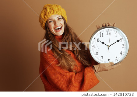 Joyful Woman in Beret - Celebrating Time Joyful Woman in Beret - Celebrating Time 142810728