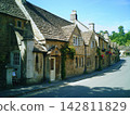 Castle Combe, a row of historic stone houses in the Cotswolds. 142811829