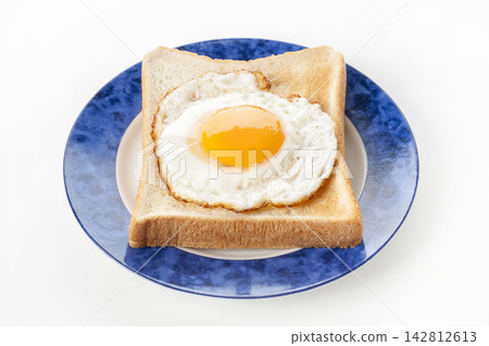 Fried egg toast Fried egg toast 142812613