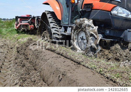 Agricultural machinery tractor Agricultural machinery tractor 142812685