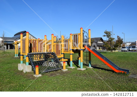兒童公園遊樂場設備 142812711