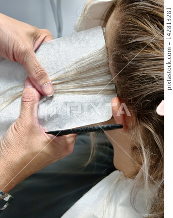 Professional strand lightening using thermal paper. Professional strand lightening using thermal paper. 142813281