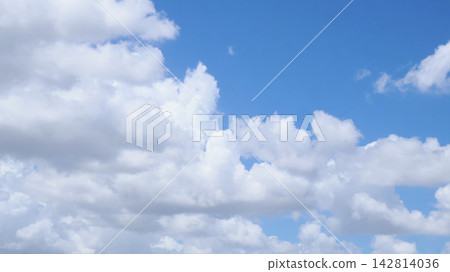 Blue sky and white clouds Blue sky and white clouds 142814036