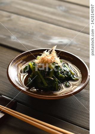 Blanched radish leaves Blanched radish leaves 142814097