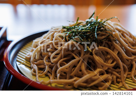在青森縣南部町的蕎麥麵店「蕎麥之裡欅宮」享用扎魯蕎麥麵。 在青森縣南部町的蕎麥麵店「蕎麥之裡欅宮」享用扎魯蕎麥麵。 142814101