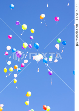 Colorful balloons soar into the blue sky, carrying wishes. Colorful balloons soar into the blue sky, carrying wishes. 142814168