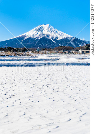 Mount Fuji on a clear, snowy day, viewed from Fujiyoshida Rural Park. Mount Fuji on a clear, snowy day, viewed from Fujiyoshida Rural Park. 142814377
