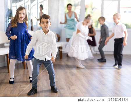 Beautifully dressed little boys and girls dance couple twist dance 142814584
