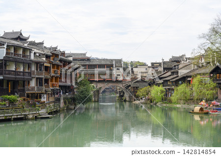 Phoenix Hong Bridge over the Tuojiang river with medieval wooden buildings in Fenghuang, China Phoenix Hong Bridge over the Tuojiang river with medieval wooden buildings in Fenghuang, China 142814854