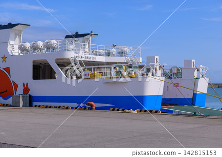 Heading from Haboro port towards Teuri and Yagishiri. Heading from Haboro port towards Teuri and Yagishiri. 142815153