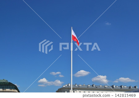 [Poland] [Warsaw] Piłsudski Square, Polish flag 142815469