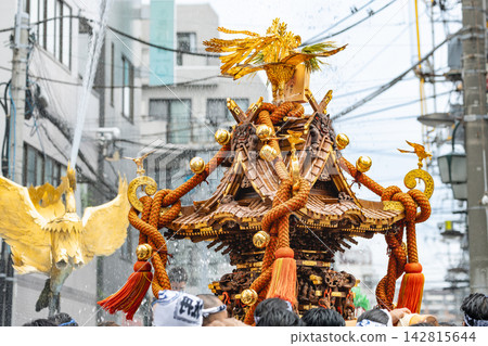 富岡八幡宮年度祭:神社移動巡遊及水排放 富岡八幡宮年度祭:神社移動巡遊及水排放 142815644