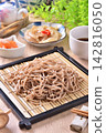 soba with dipping sauce 142816050