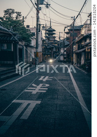 The morning street leading to Yasaka Pagoda The morning street leading to Yasaka Pagoda 142818204