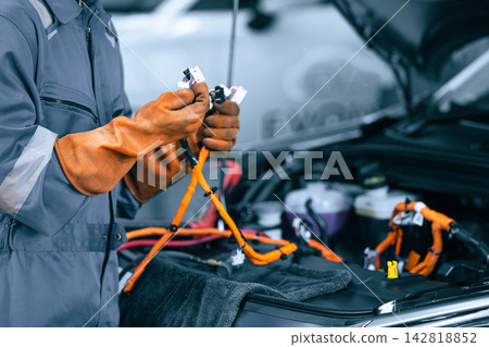 EV High Voltage Wire Connector Plug Professional Electric Car Maintenance Garage Service EV High Voltage Wire Connector Plug Professional Electric Car Maintenance Garage Service 142818852