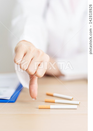 doctor hand show thumb down to refuse and breaking cigarette, quitting smoking for healthy lungs, prevent Lung Cancer and Emphysema, World No Tobacco Day concept doctor hand show thumb down to refuse and breaking cigarette, quitting smoking for healthy lungs, prevent Lung Cancer and Emphysema, World No Tobacco Day concept 142818926