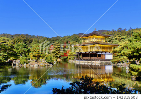 金閣寺、舍利殿及世界遺產的秋季美景(京都北區) 金閣寺、舍利殿及世界遺產的秋季美景(京都北區) 142819608