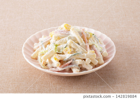 Macaroni salad 142819884