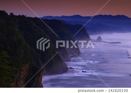 The Unosu Cliff bathed in the morning light. 142820130