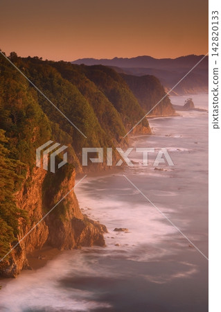 The Unosu Cliff bathed in the morning light. The Unosu Cliff bathed in the morning light. 142820133