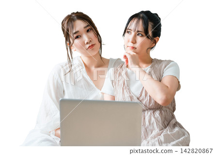 Women, friends, fellow mothers, and colleagues who use laptops together (worrying, thinking, getting angry, stressed) Women, friends, fellow mothers, and colleagues who use laptops together (worrying, thinking, getting angry, stressed) 142820867