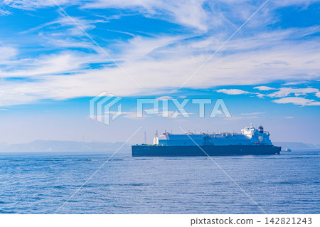 The giant LNG carrier Bushu Maru sailing in Tokyo Bay 142821243