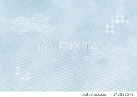 優雅的淺藍色日本紙背景。紋理以漸層的青海波紋為特色。 優雅的淺藍色日本紙背景。紋理以漸層的青海波紋為特色。 142821571