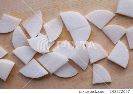 Ginkgo-leaf-shaped radish Ginkgo-leaf-shaped radish 142822097