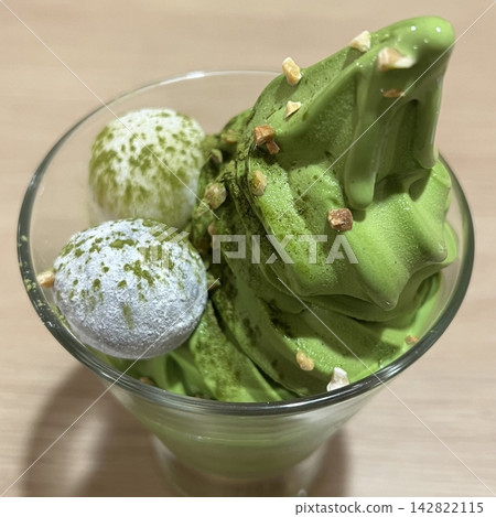Creamy matcha ice cream with a vibrant green color and rich, earthy flavor. A perfect treat blending sweetness with the bold taste of Japanese green tea. Creamy matcha ice cream with a vibrant green color and rich, earthy flavor. A perfect treat blending sweetness with the bold taste of Japanese green tea. 142822115
