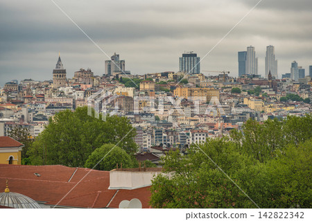 Istanbul Turkiye (Turkey), city skyline at Bosphorus Strait Istanbul Turkiye (Turkey), city skyline at Bosphorus Strait 142822342