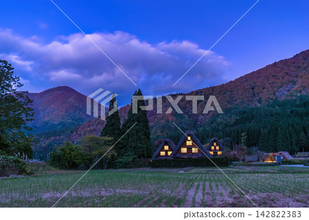 Shirakawago village Gifu Japan panorama, Historical Japanese traditional Gassho house at Shirakawa village in autumn foliage season Shirakawago village Gifu Japan panorama, Historical Japanese traditional Gassho house at Shirakawa village in autumn foliage season 142822383