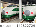 200系新幹線列車車廂：新幹線首節車廂在車站列隊。 142822729