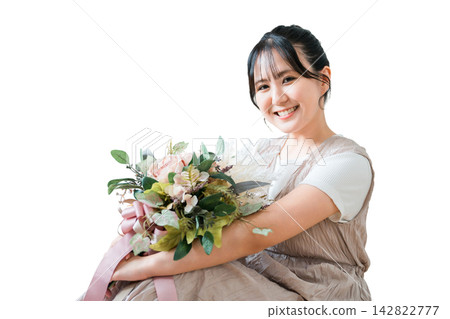 時尚的女人與乾燥花贓物 142822777