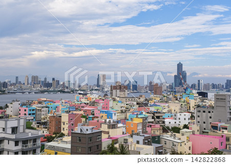 從奇侯砲台眺望高雄市區和旗津鎮景。 142822868
