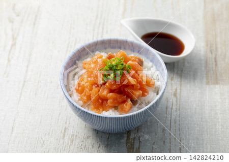 Salmon rice bowl Salmon rice bowl 142824210