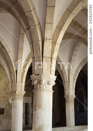 Vaulted ceiling and columns at Monastery Santa Maria in Alcobaca, Portugal Vaulted ceiling and columns at Monastery Santa Maria in Alcobaca, Portugal 142824392