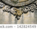 Details of intricate stonework of a window at Convento de Cristo in Tomar, Portugal 142824549