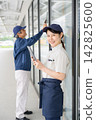 Image of the building maintenance and cleaning industry 142825600